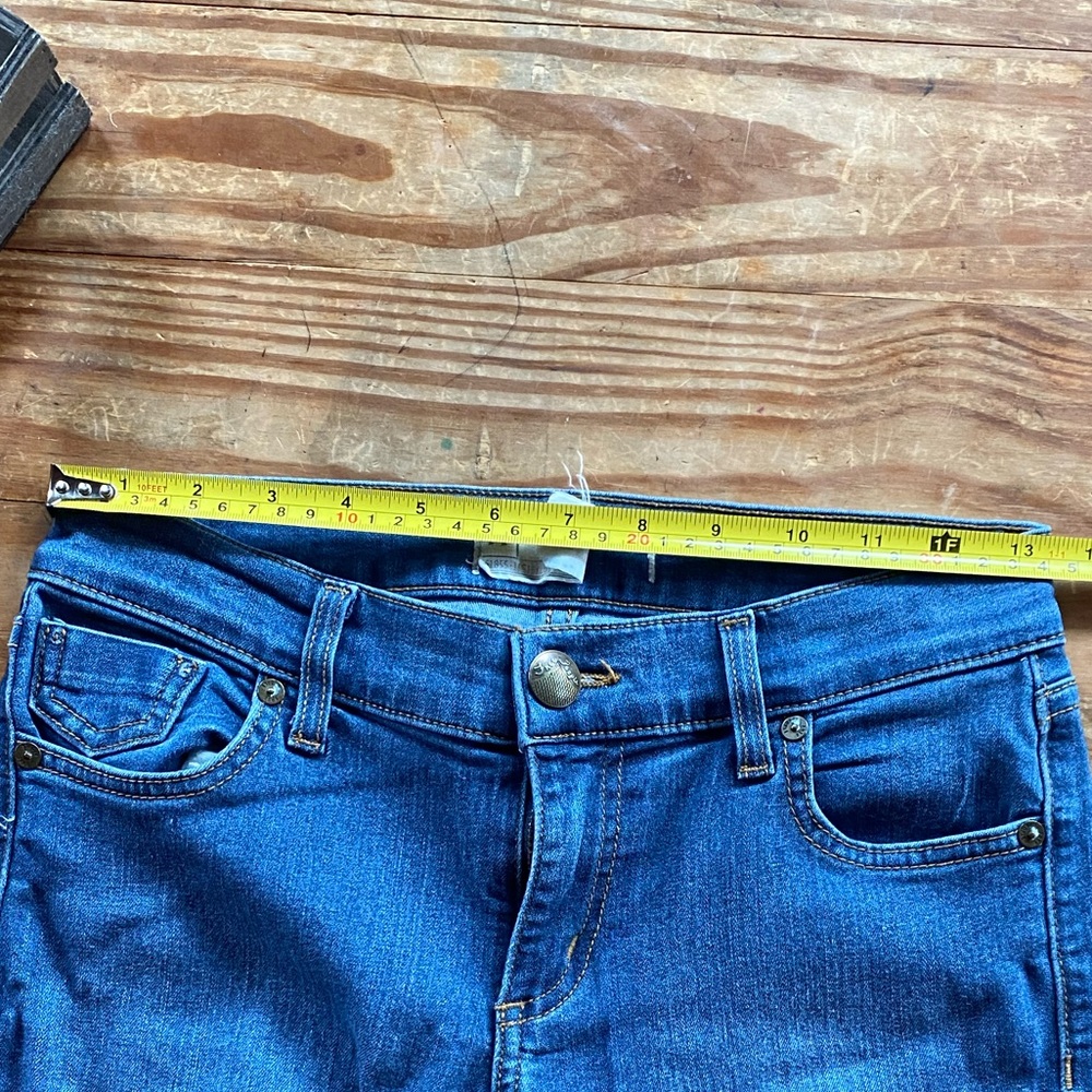 Free People Women’s Denim Flare Jeans with Frayed Hem. Size 27 - Picture 9 of 10